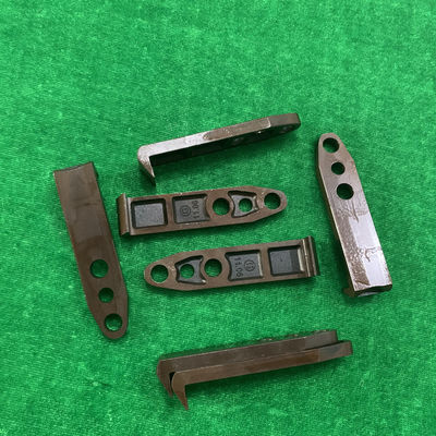 กริปเปอร์เหล็กสีน้ำตาล 70 มม. X 16 X 5 มม. สำหรับการพิมพ์ออฟเซต รูกลาง 6 มม. HD